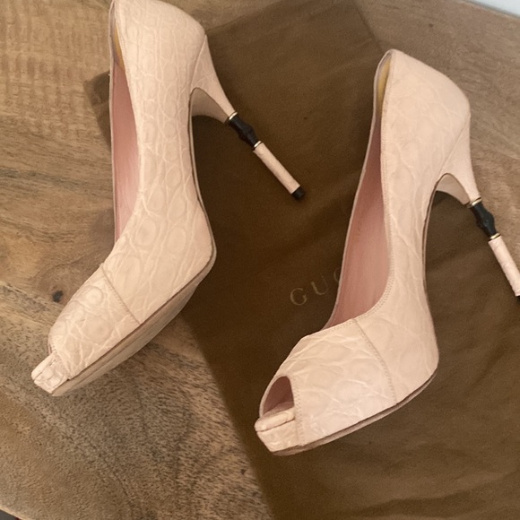 Gucci pink peep toe bamboo platform pumps - size 41. - Picture 9 of 9